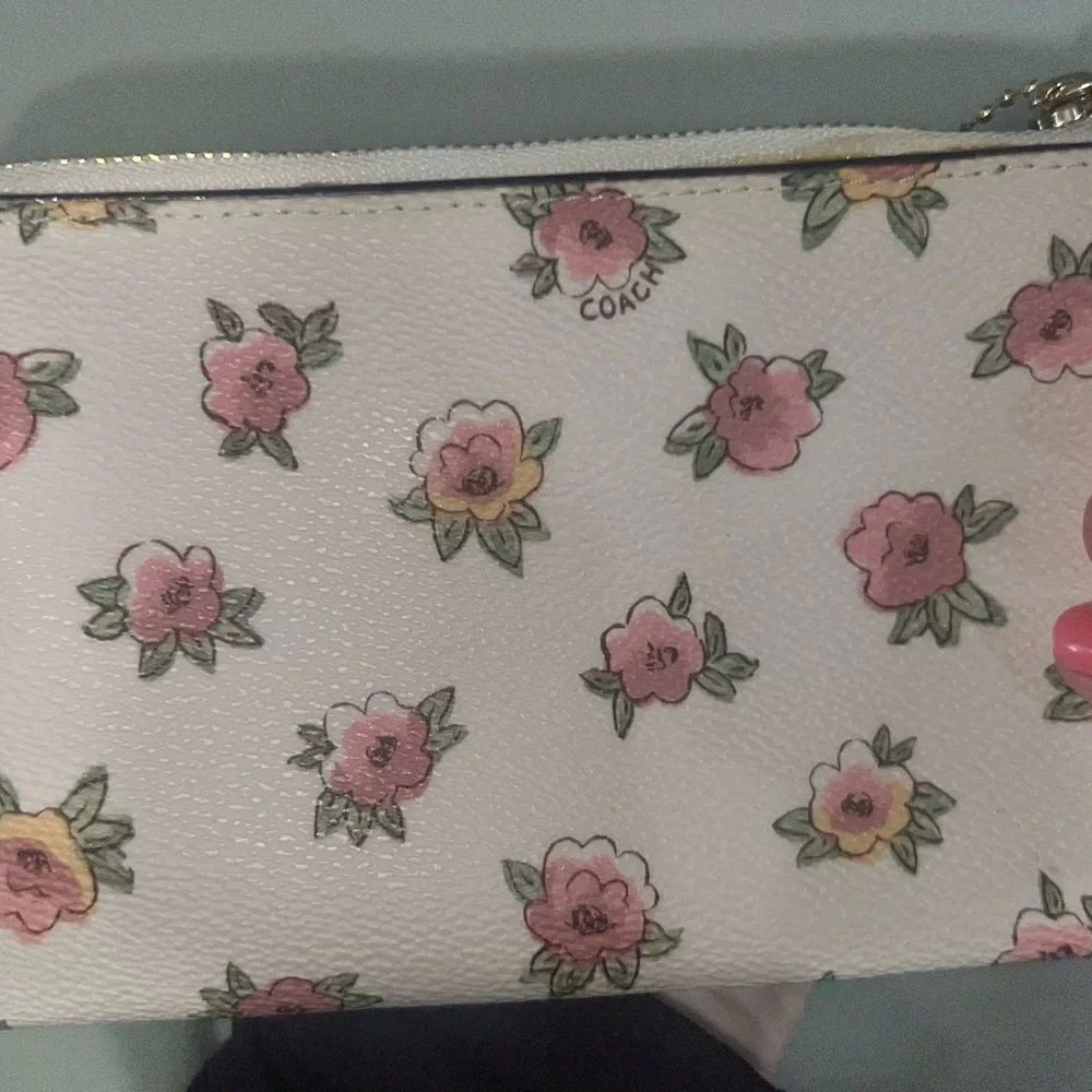 Coach Cream Pink Floral Zip Wallet - Picture 3 of 4